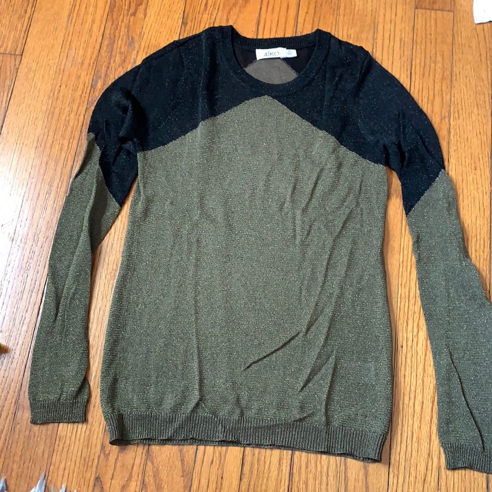 AIKO LIKE NEW BLOUSE!